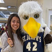 Maddy Frascogna ’25 with Hot Wyngz